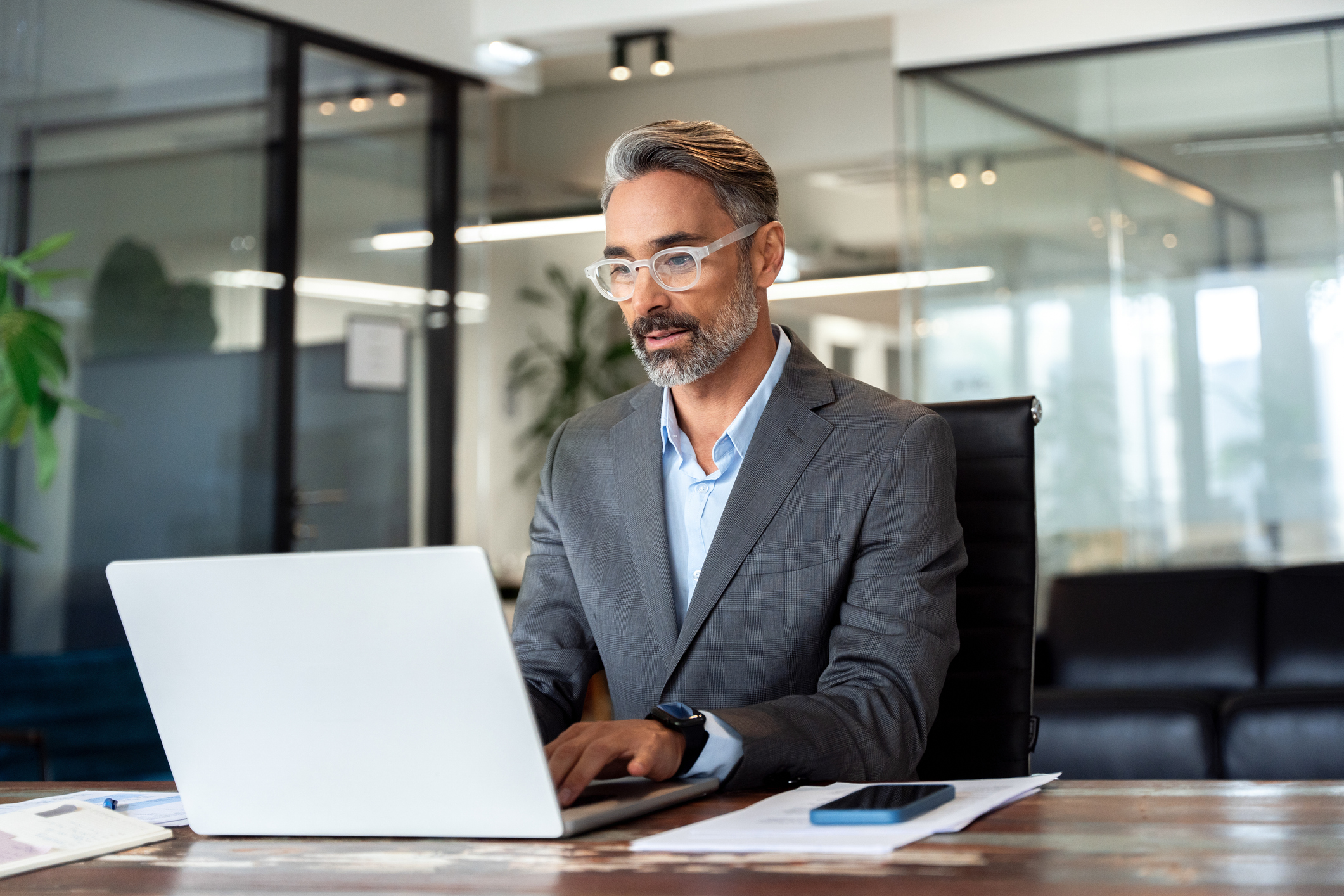 Fractional leadership and interim management
